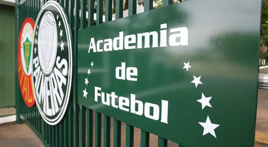 Palmeiras aciona polícia para retirar torcedores organizados do CT; saiba mais