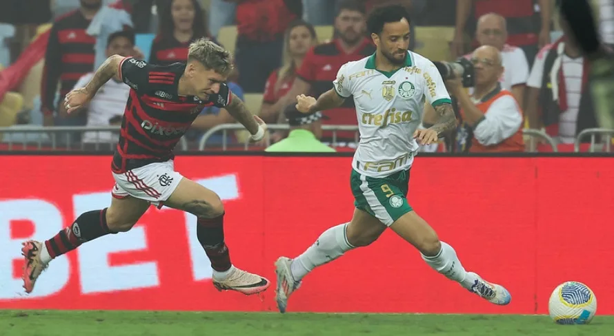Velloso compara ataques de Palmeiras e Flamengo: “Só ele faz gol”