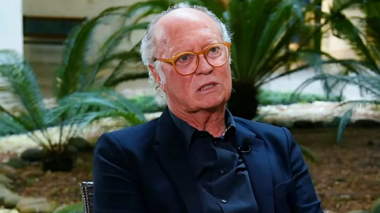 Falcão elogia camisa 9 diferenciado da história: “Podia jogar como 10”