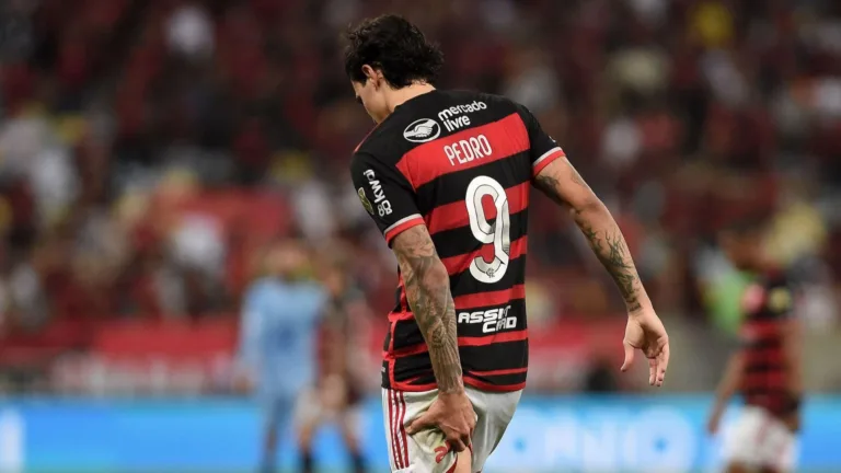 Flamengo chega a 12 problemas médicos em agosto; Michael e De La Cruz são as últimas baixas