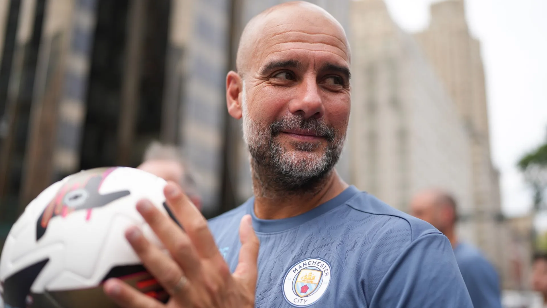 Guardiola deixa Ronaldo de lado ao eleger atacante mais incrível do futebol