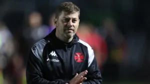 Treinador do Vasco, Rafael Paiva manda recado e diz que confia no grupo: “Tenho que potencializar o time”