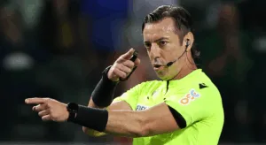 Palmeiras x SPFC terá o ‘apito’ de Raphael Claus após polêmica de 2023 com Rafinha