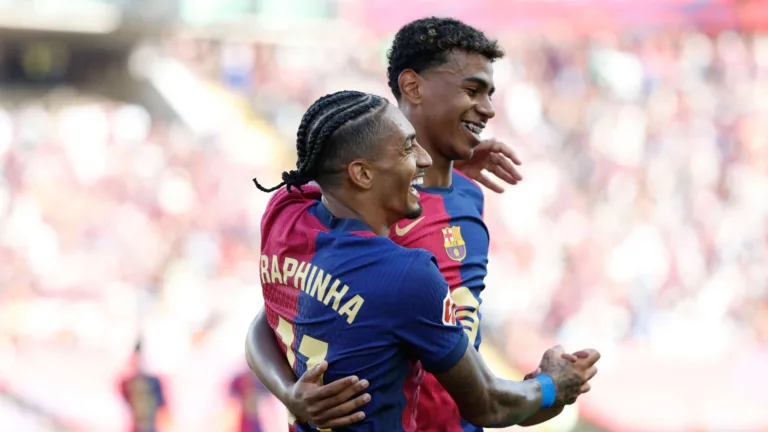 Barcelona atropela Real Valladolid com show de Raphinha na La Liga