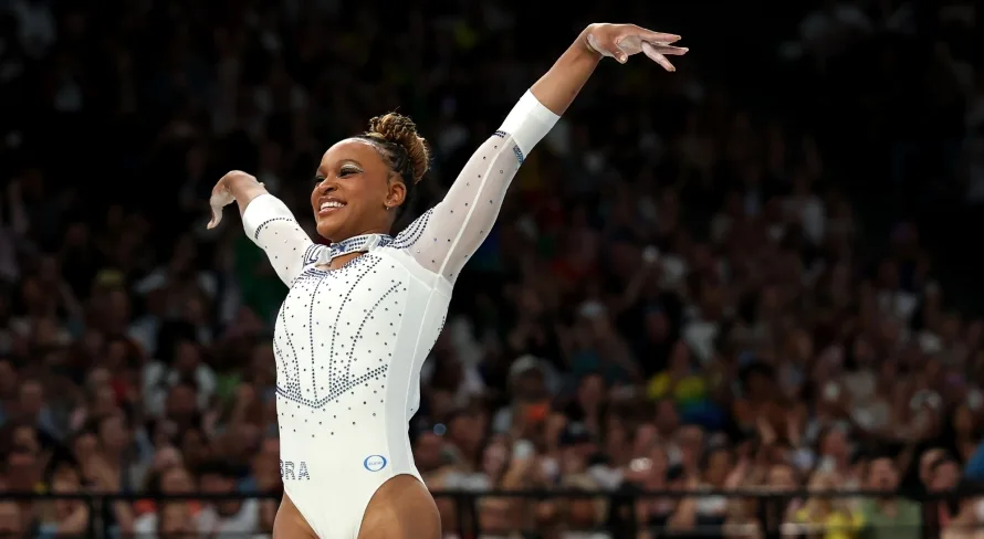 Olimpíadas: Rebeca Andrade é prata no salto sobre mesa