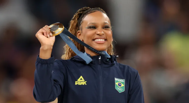 Galvão Bueno ‘narra’ medalha de ouro de Rebeca Andrade; assista
