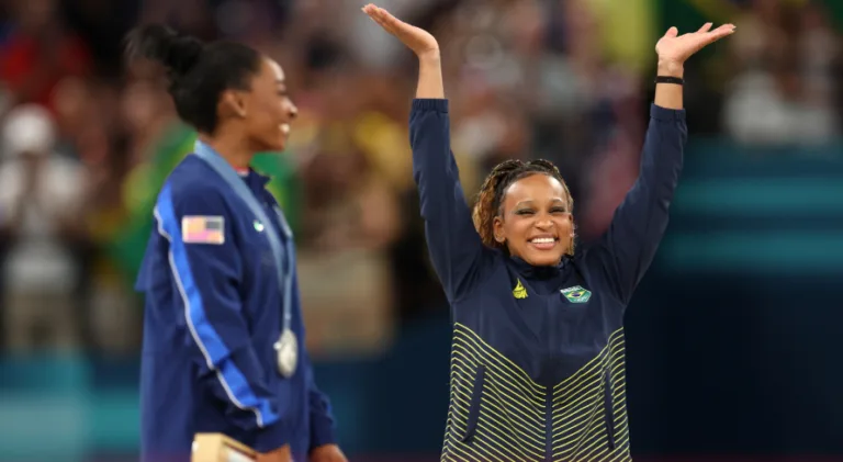 Rebeca Andrade é ouro no solo e bate recorde de medalhas nas Olimpíadas