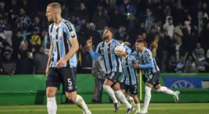 Grêmio vence o Fluminense de virada na Libertadores com dois gols de Reinaldo