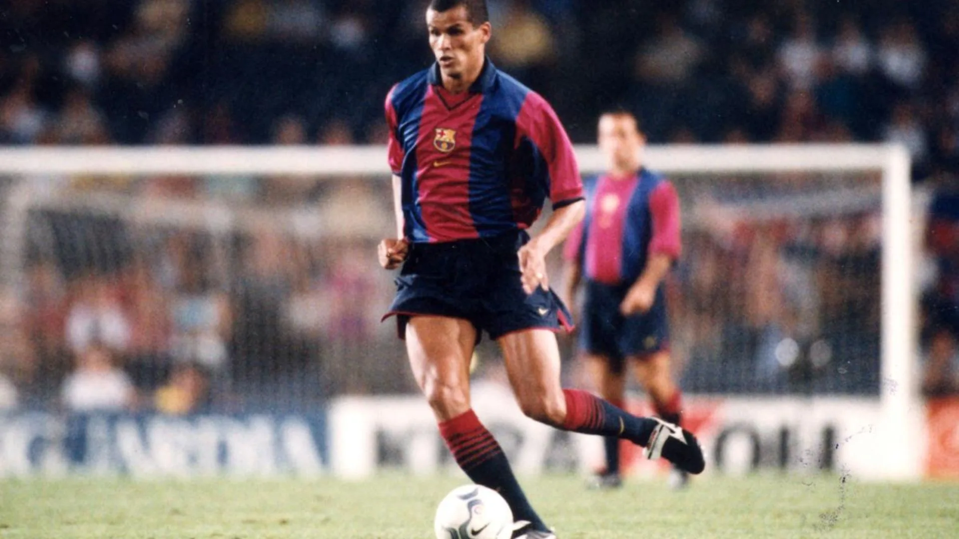 Rivaldo surpreende ao falar sobre passagem no Barcelona: “Não queria ir para lá”
