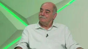 Rivellino vê time badalado em decadência no Brasileirão