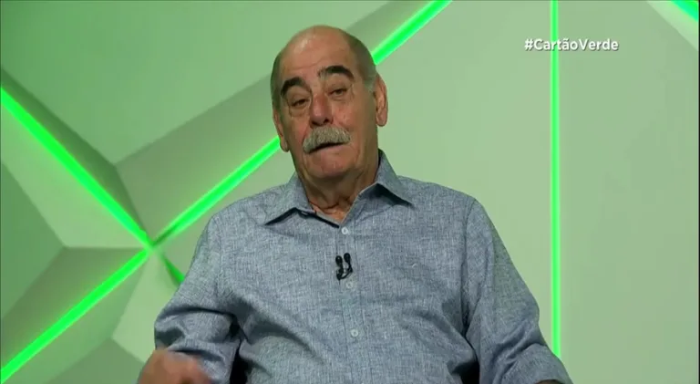 Rivellino comenta iminente saída de meia do futebol brasileiro: “Não deu liga”