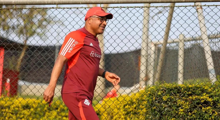 Roger lamenta derrota do Internacional para o lanterna do Brasileirão