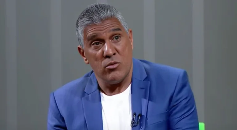 Silas aponta jogador que “mais apanha” no futebol brasileiro