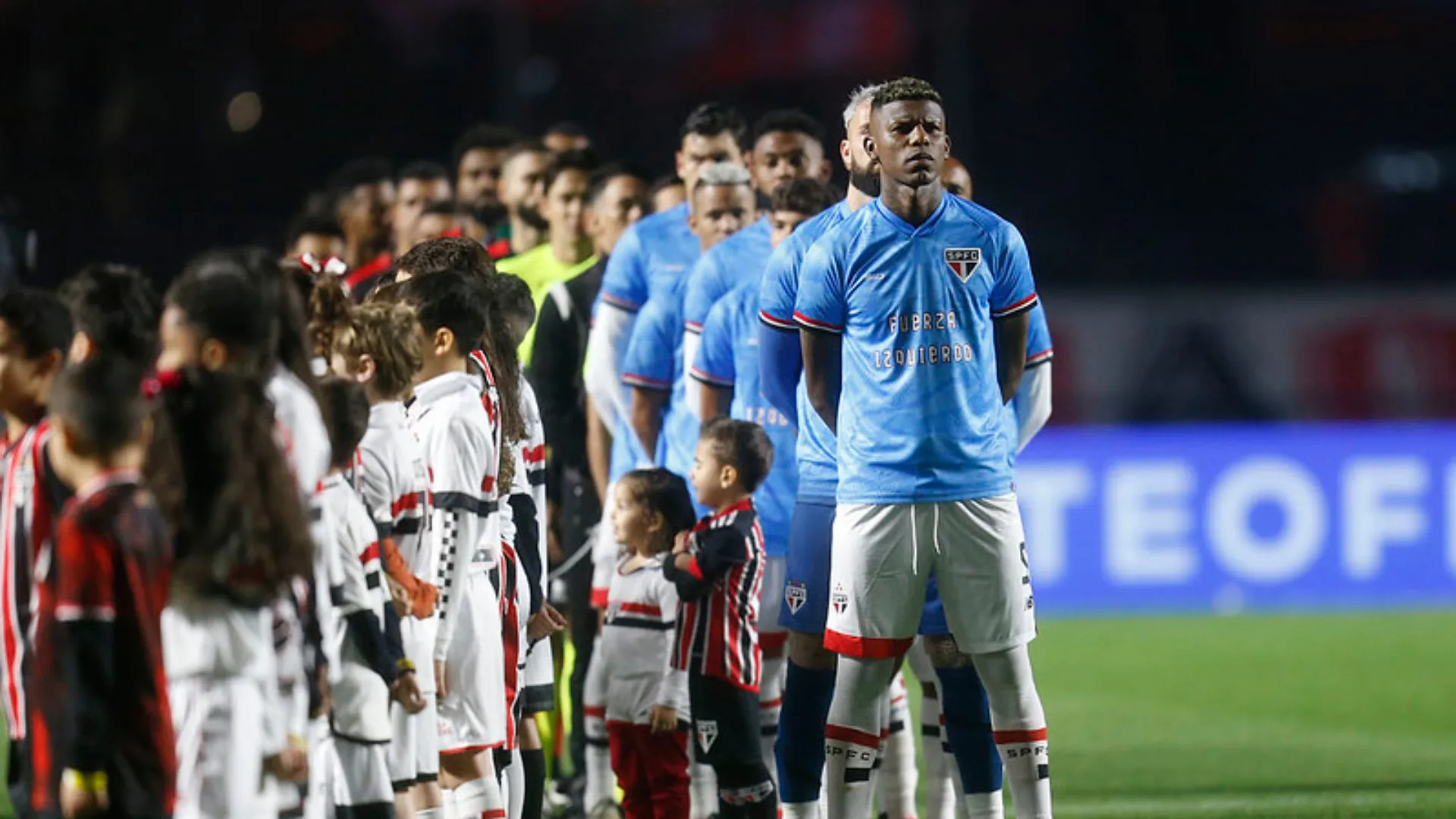 Atitude do SPFC emociona torcedores após acidente com Izquierdo