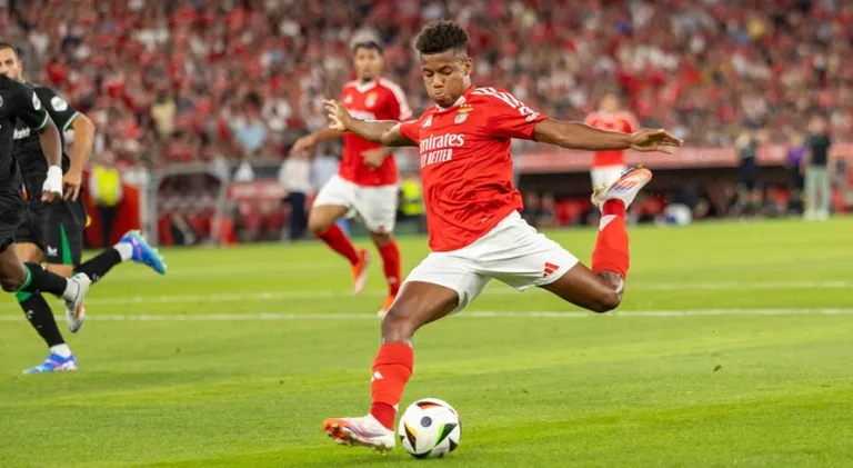 SPFC pode faturar bolada com transferência de jogador do Benfica