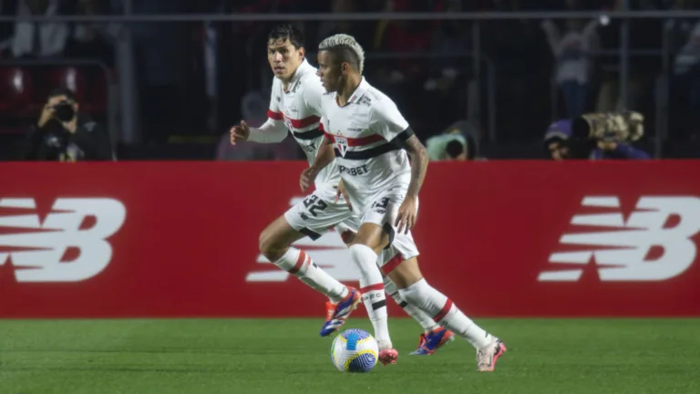 SPFC conta com golaços para superar Vitória no Brasileirão