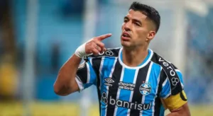 Suárez assiste partida e exalta atacante do Brasileirão: “Artilheiro”