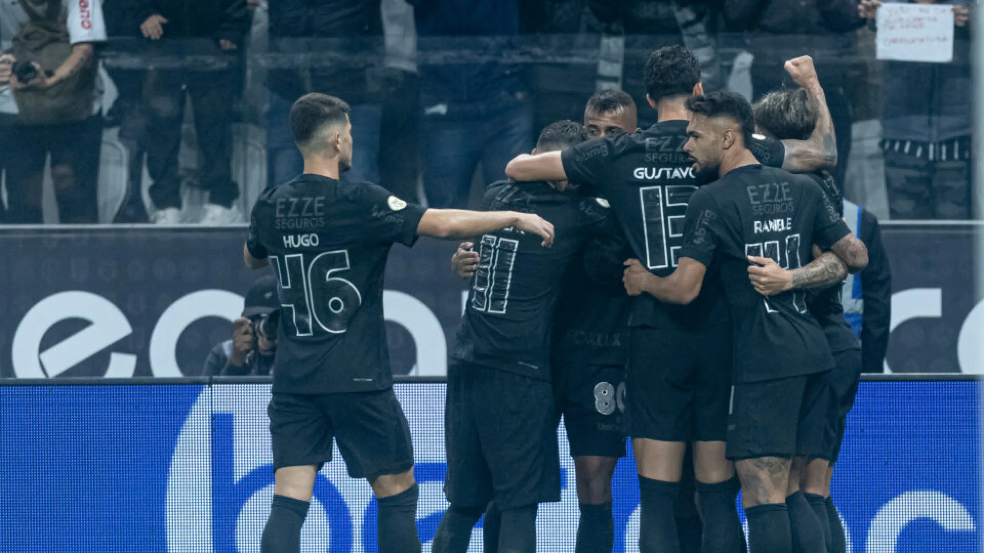 Ana Thaís elege os dois melhores jogadores de linha do Corinthians