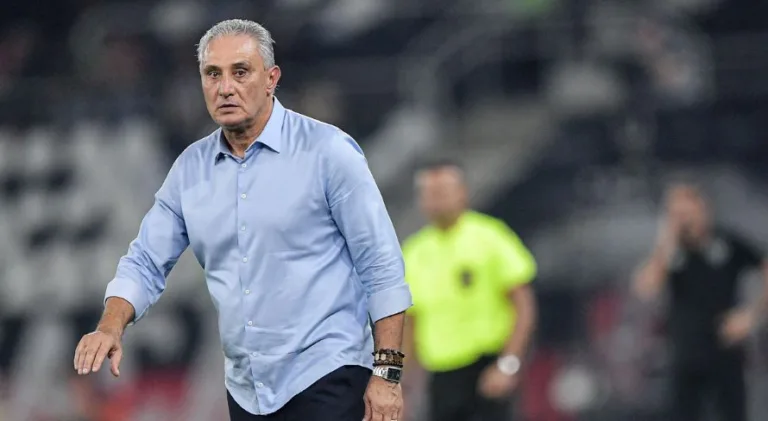 Flamengo informa que Tite passou mal na altitude de La Paz e é internado em chegada ao Rio de Janeiro