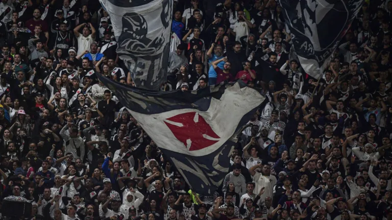 Vasco corre contra o tempo e busca dois novos reforços até o fim da janela de transferências