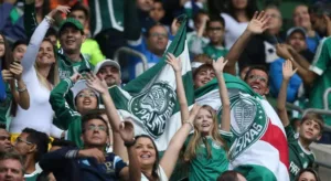 Atitude de torcedores do Palmeiras é criticada por Rica Perrone