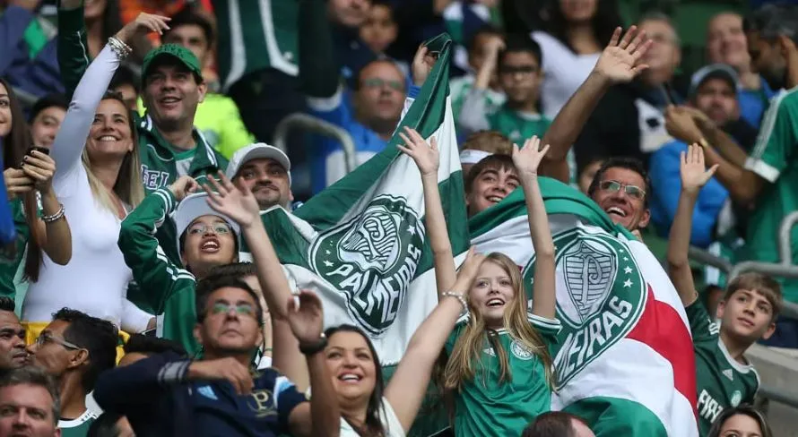 Atitude de torcedores do Palmeiras é criticada por Rica Perrone