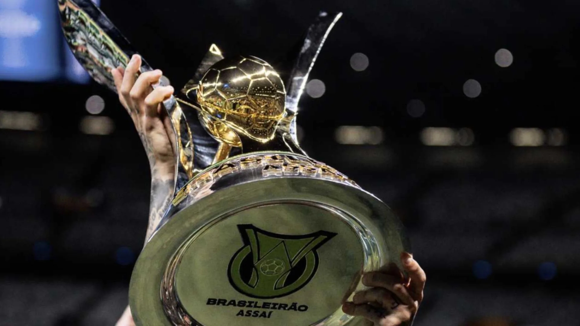 Edmundo descarta o Flamengo e prevê campeão do Brasileirão: “Oscila menos”