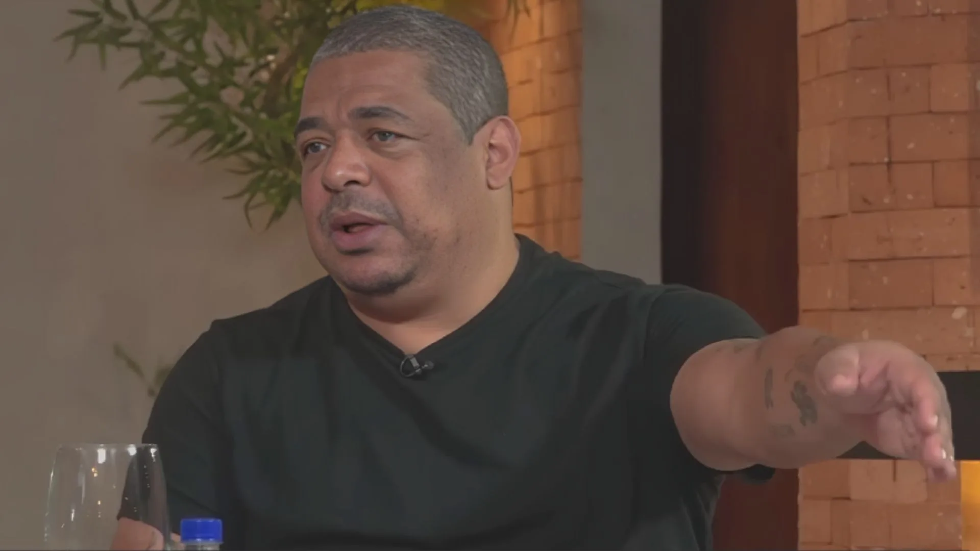 Vampeta alfineta o Flamengo ao revelar torcida por título no Brasileirão