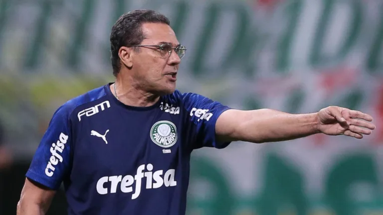 Luxemburgo surpreende ao projetar melhor lateral-direito do Brasileirão