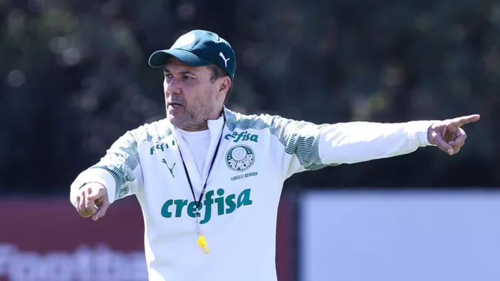 Luxemburgo aponta meia que se impressionou no futebol brasileiro: “Diferentaço” Luxemburgo aponta meia que se impressionou no futebol brasileiro: “Diferentaço”