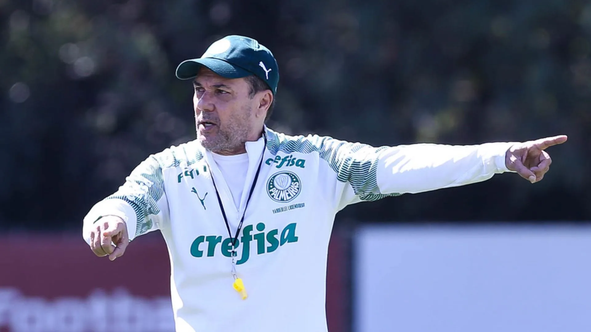 Luxemburgo aponta meia que se impressionou no futebol brasileiro: “Diferentaço” 