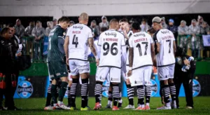 Vasco tem sete desfalques contra o Bragantino; veja quem fica fora