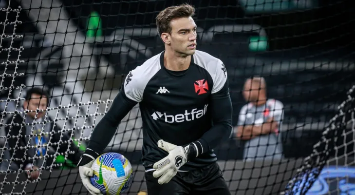 Léo Jardim, do Vasco, exalta goleiro da Premier League: “Diferente de qualquer outro” Léo Jardim, do Vasco, exalta goleiro da Premier League: “Diferente de qualquer outro”