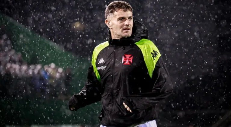 Vegetti, do Vasco, exclui Pelé e inclui outro brasileiro em top-3