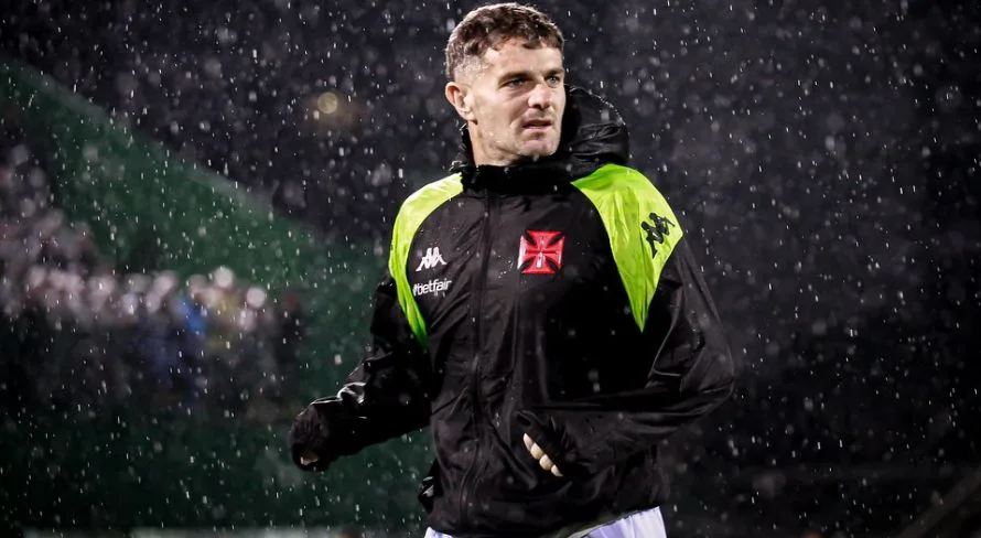 Vegetti, do Vasco, exclui Pelé e inclui outro brasileiro em top-3