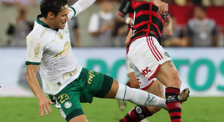 Jornalista critica VAR em Flamengo x Palmeiras: “Quero entender o critério” 