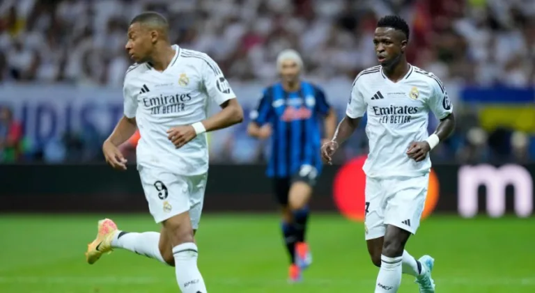 Real Madrid tem Bellingham mais recuado e Mbappé titular em primeira partida oficial na temporada