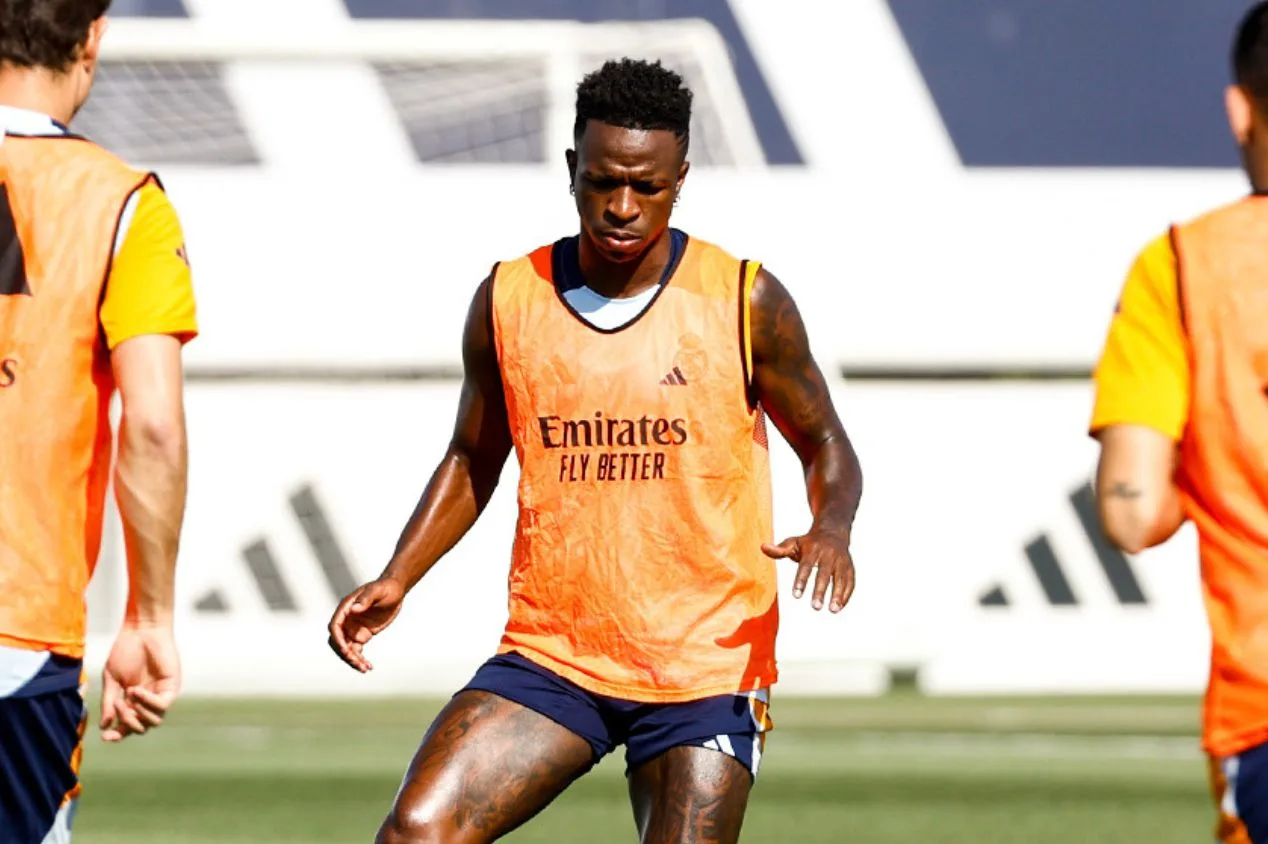 Vinícius Júnior ‘balança’ e avalia proposta bilionária do Al Ahli, segundo jornalista