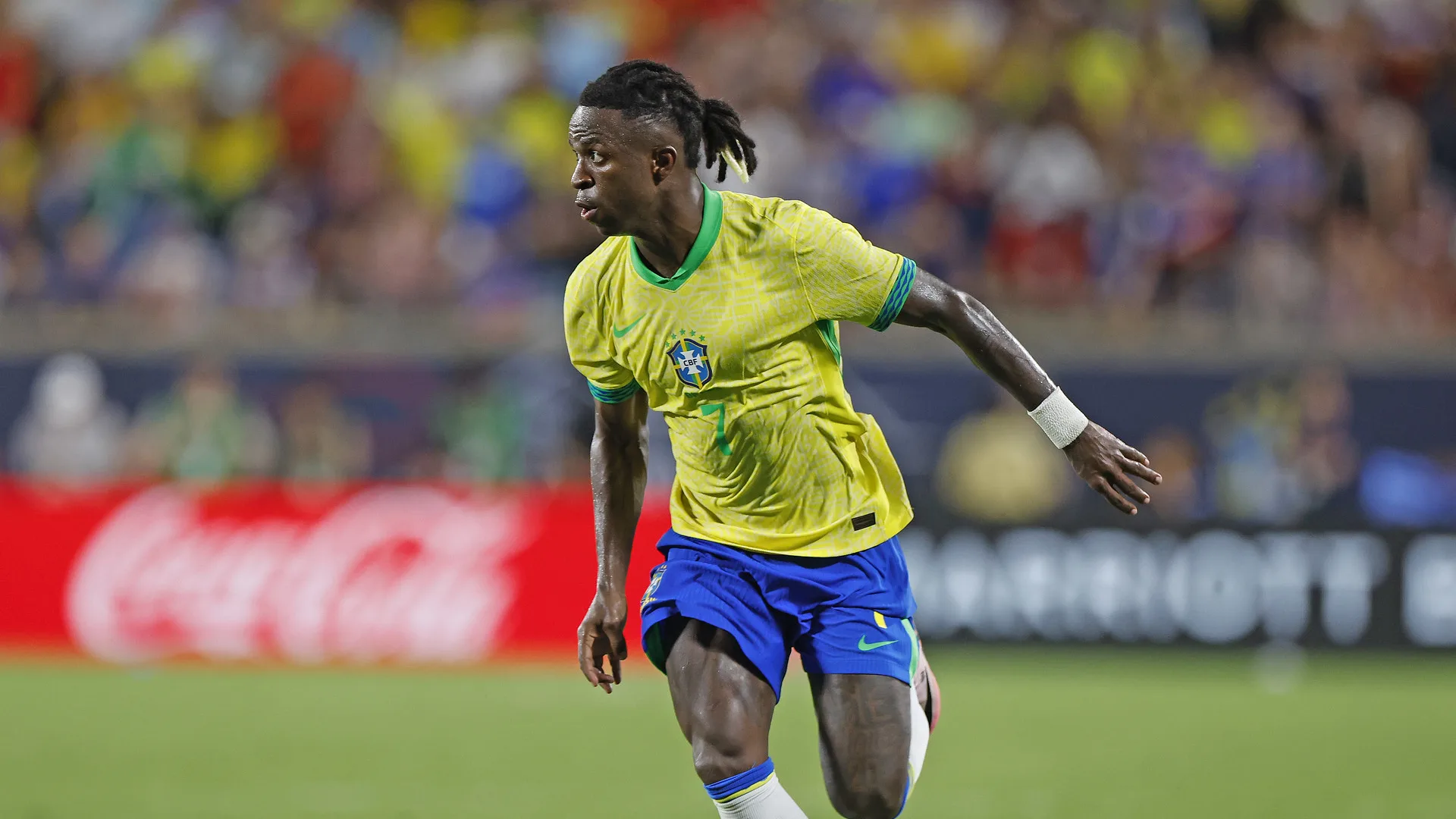 Vinícius Júnior compara atleta da atualidade com Pelé e Ayrton Senna: “Um em um milhão”