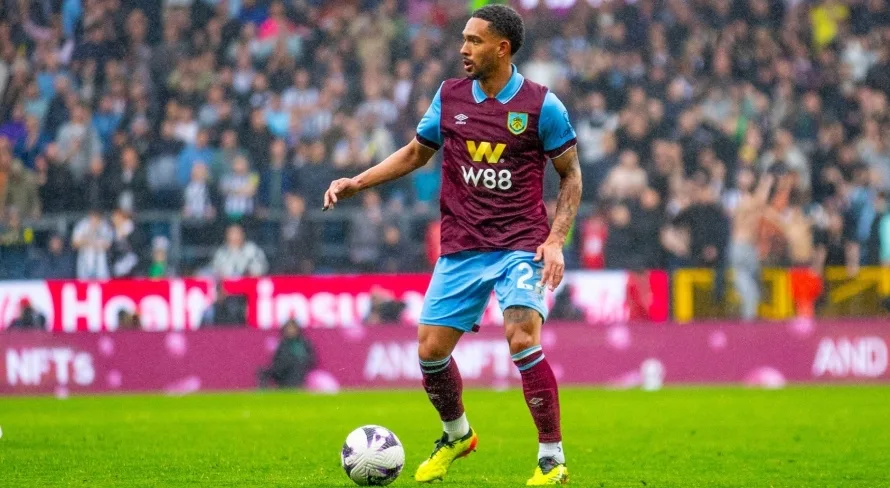 Flamengo e mais dois brasileiros disputam lateral do Burnley