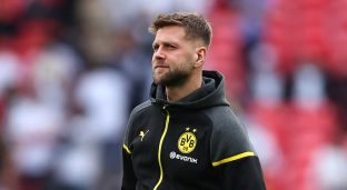 Centroavante participou de mais de 25 gols em sua primeira temporada no Borussia Dortmund (Alex Pantling/Getty Images)