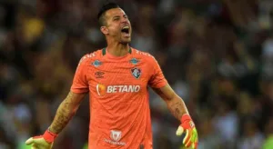 Fluminense anuncia renovação de contrato com Fábio até dezembro de 2027