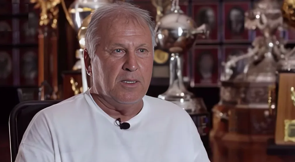 Zico aponta atacante brasileiro que impressiona no futebol hoje: “Belíssimo”