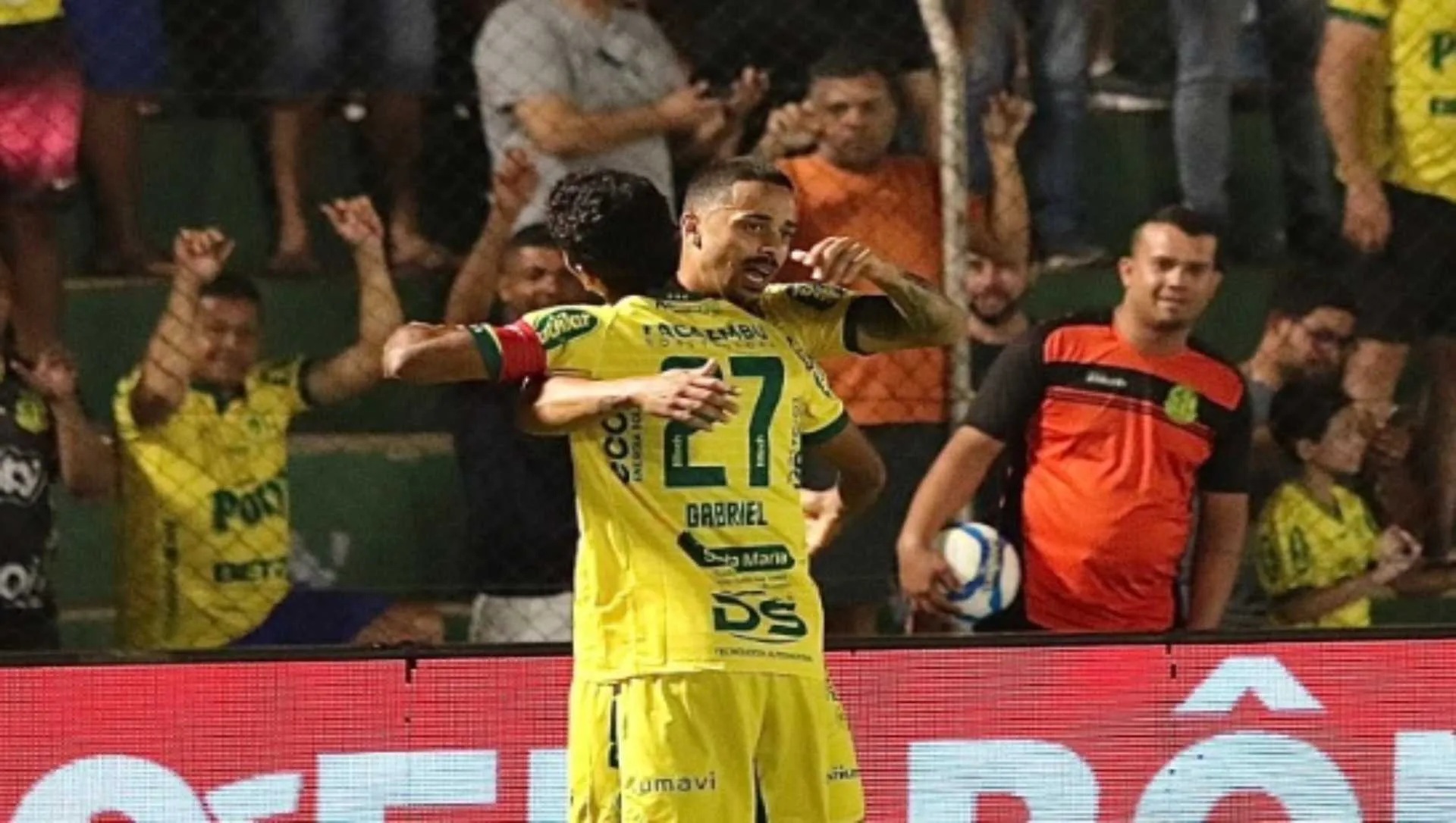 Mirassol vence o América-MG e cola no líder do Brasileirão Série B