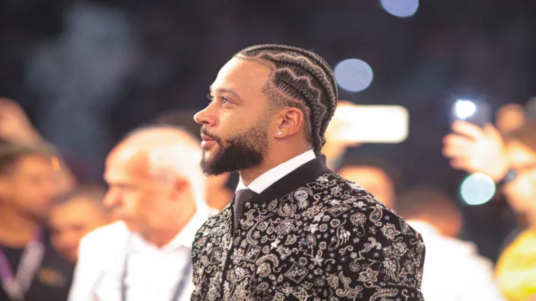 Memphis Depay é apresentado à torcida do Corinthians em grande festa