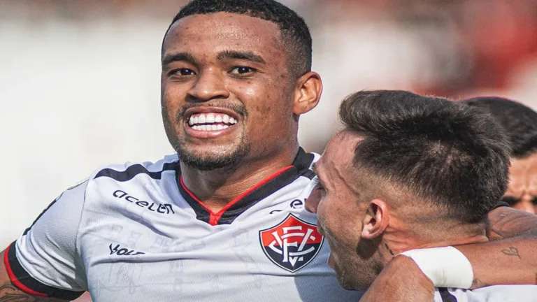 Vitória vence Atlético-GO, mas segue no Z4 do Brasileirão