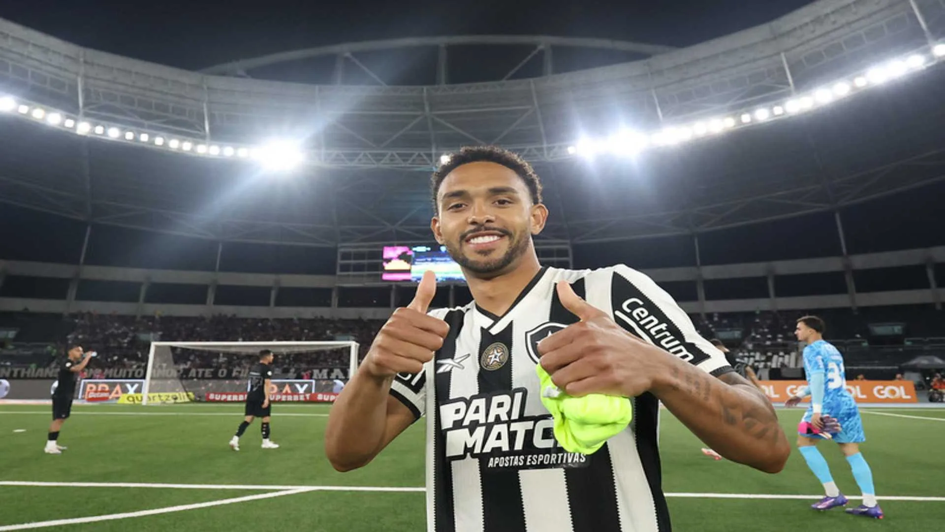 Vitinho exalta torcedores do Botafogo e revela dificuldade em estreia