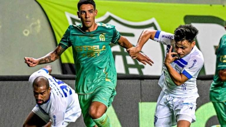 América-MG vence o Paysandu e se aproxima de vaga no G4 do Brasileirão Série B