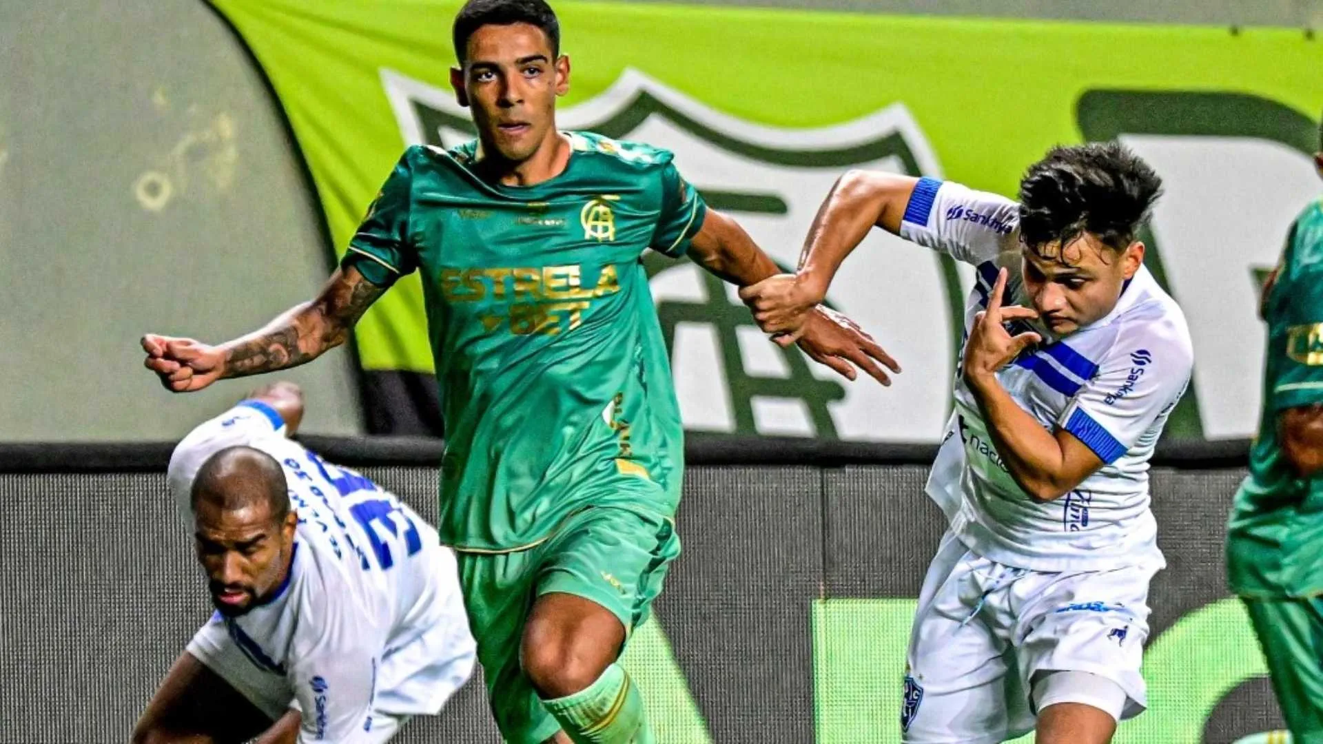 América-MG vence o Paysandu e se aproxima de vaga no G4 do Brasileirão Série B