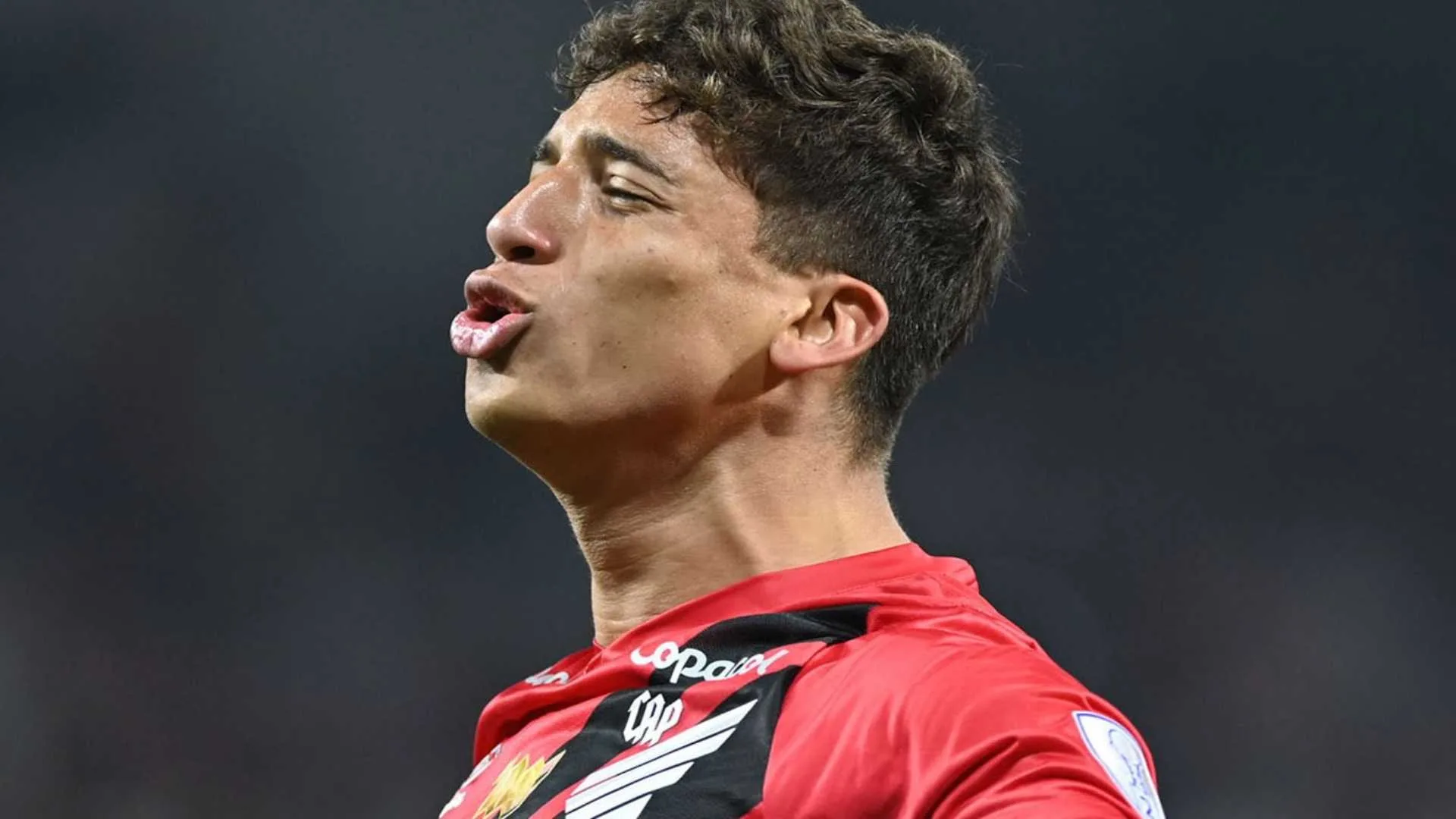 Athletico-PR bate Racing e abre vantagem na Sul-Americana